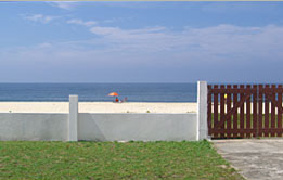 Marica Beach House - front gate to the beach